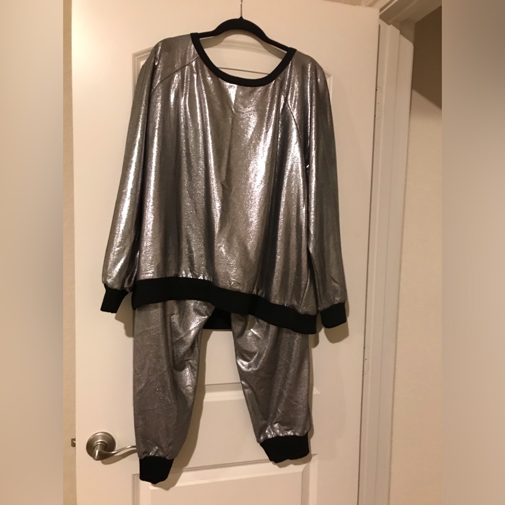Silver Jogger Set, Pants Have Pockets